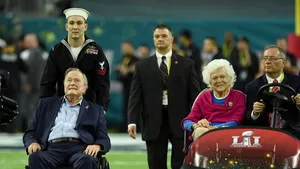 George H.W. Bush a cerut scuze unei actriţe după ce aceasta l-a acuzat de hărţuire sexuală