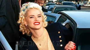 Anna Nicole Smith, goală şi gravidă. Imaginile nemaivăzute până acum, realizate cu puţin timp înaintea morţii vedetei - FOTO