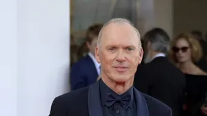 Actorul Michael Keaton, desemnat Omul Anului de către trupa de teatru a Universității Harvard