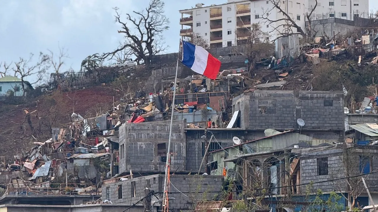 Emmanuel Macron nu va participa la summitul Consiliului European pentru a vizita insula Mayotte. Preşedintele Franţei va fi reprezentat de Olaf Scholz