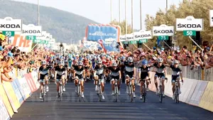 Omagiu adus rutierului Wouter Weylandt în etapa a IV-a a Turului Italiei