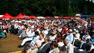 Accesul la Universitatea de Vară de la Băile Tuşnad, doar pe bază de brăţară. Numărul poliţiştilor, mărit