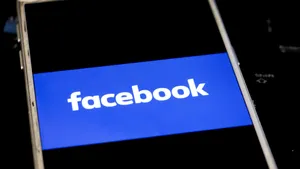Protecţia datelor, spaima bunicilor. O bunică a fost dată în judecată pentru că a postat pe Facebook poze cu nepoţii ei
