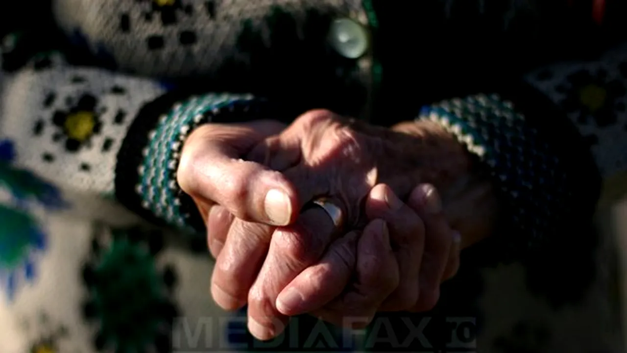 Secretul longevităţii, descoperit de o argeşeancă. Mamaia Ioana a împlinit 102 ani şi a fost sărbătorită cu şampanie şi tort