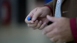 Incident la vot. Secţie de votare deschisă cu întârziere, după ce o ştampilă de control a fost distrusă 