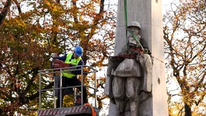Polonia demolează monumente dedicate Armatei Roşii: Sovieticii nu au adus libertatea în 1945, ci o nouă sclavie / Reacţia Rusiei