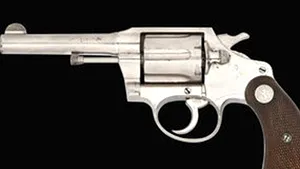 Un revolver care i-a aparţinut gangsterului Al Capone, scos la licitaţie în luna iunie