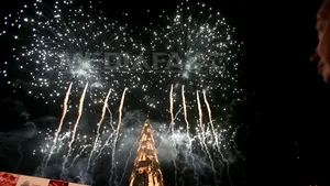 Angajaţii Primăriei Miercurea Ciuc lucrează peste program să recondiţioneze ornamentele de sărbători