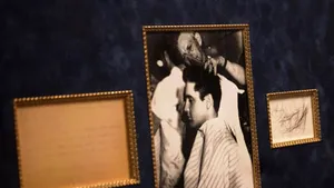 O şuviţă din părul lui Elvis Presley va fi scoasă la licitaţie
