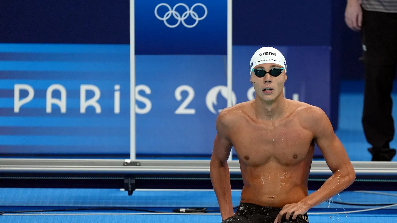Jocurile Olimpice de la Paris 2024. David Popovici a înotat ca un rechin pe ultima lungime de bazin şi a devenit campion olimpic la 200 metri. Prima medalie de aur din istoria înotului masculin tricolor / Cât primeşte sportivul nostru din partea statului