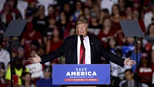 Donald Trump dă în judecată Facebook, Twitter şi Google. Motivele cenzurii online, explicate de Robert Feraru, expert în social media