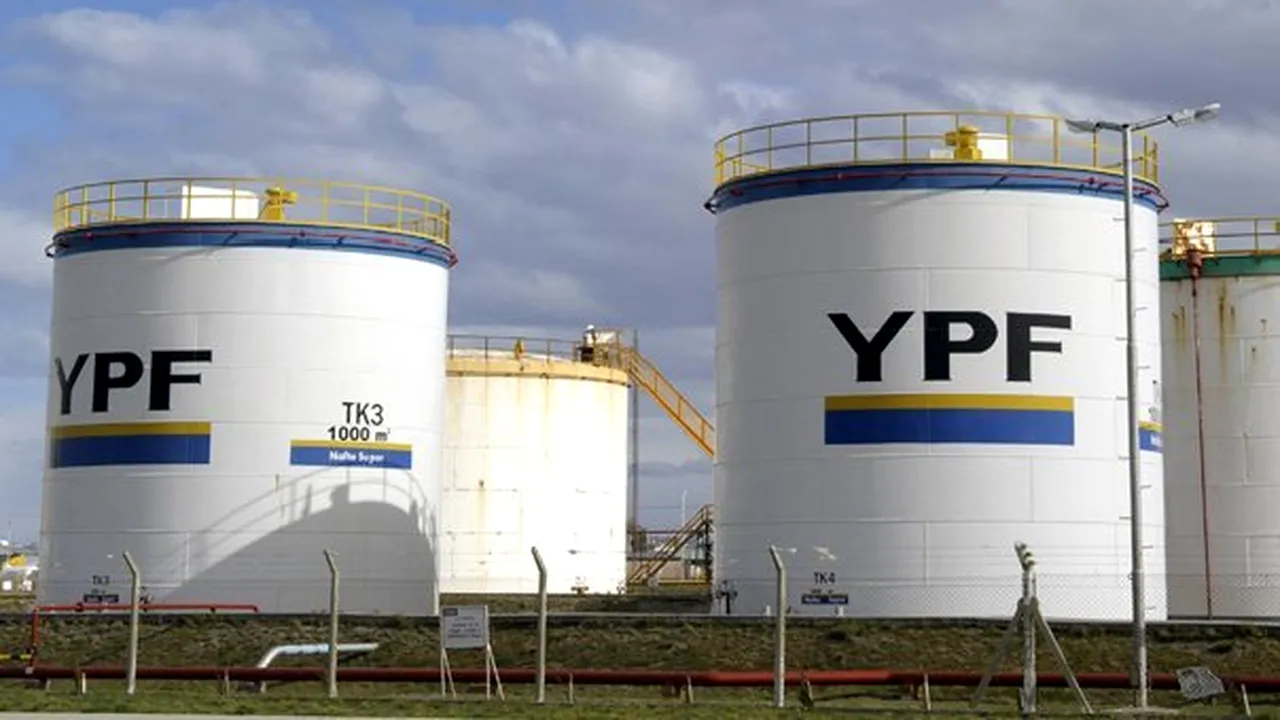 Scandal între Spania şi Argentina: Preşedintele Cristina Fernandez a naţionalizat YPF, cel mai mare producător de petrol din ţară, controlat de compania spaniolă Repsol