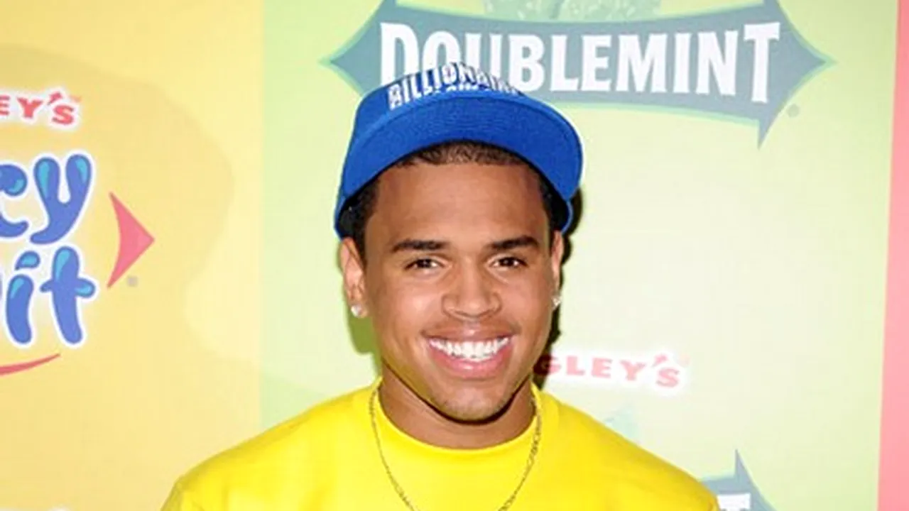 Reclamele cu Chris Brown, suspendate (Video)