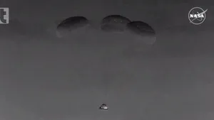 NASA a difuzat imagini spectaculoase de la întoarcerea navetei spaţiale Starliner pe Pământ fără echipaj

