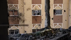 Războiul Israel-Hamas. Biden crede că un acord privind eliberarea ostaticilor este aproape, în ciuda luptelor violente din Gaza / Spre un armistiţiu de 5 zile, în schimbul a zeci de ostatici? / Raid la spitalul din nordul Gazei: cel puţin 12 morţi / Trei comandanţi Hamas au fost ucişi