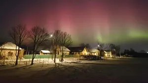 Fenomen astronomic excepțional - aurora boreală a fost vizibilă în România, cauzat de cea mai puternică furtună solară din ultimii 20 de ani