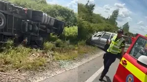 Accident în Timiș. Un autotren s-a răsturnat pe șosea, iar un bărbat a murit