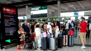 Aeroportul din Catania reia zborurile după erupțiile vulcanului Etna