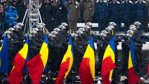 ZIUA NAŢIONALĂ: Peste 150.000 de steaguri, accesorii şi cocarde tricolore, realizate la Sibiu de 1 Decembrie - FOTO