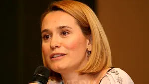 Premieră în piaţa media: Andreea Esca debutează 