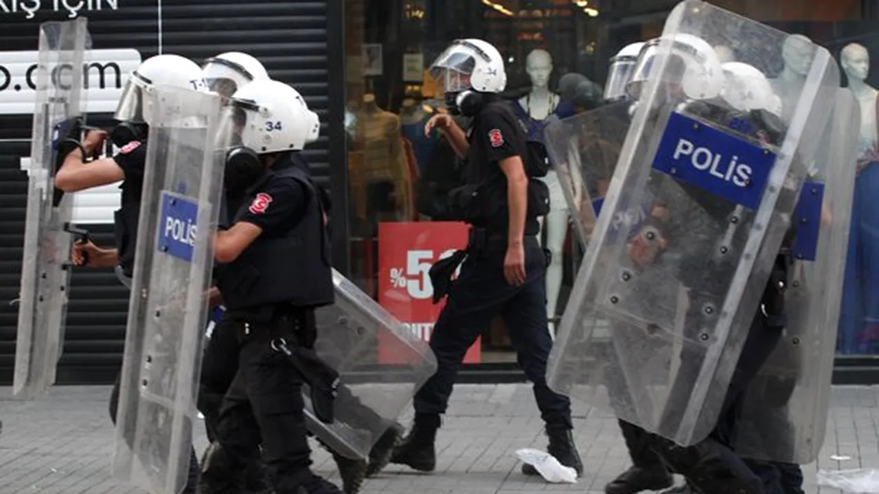 PROTESTELE DIN TURCIA: Parlamentul European denunţă utilizarea 