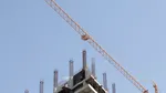 Rușii construiesc masiv în Ucraina ocupată. Dezvoltatorii primesc credite ieftine, în timp ce foștii proprietari cer despăgubiri
