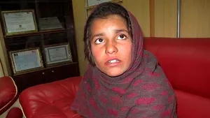 Fetiţa afgană găsită purtând o vestă cu explozibili dezvăluie suferinţele la care a supus-o familia 