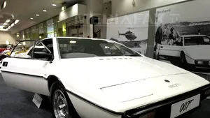 Automobilul-submarin dintr-un film cu James Bond, vândut cu peste 860.000 de dolari