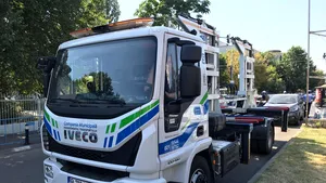 Platformele de ridicat maşini, scoase deja pe străzile Capitalei. Cum arată un astfel de utilaj/ FOTO