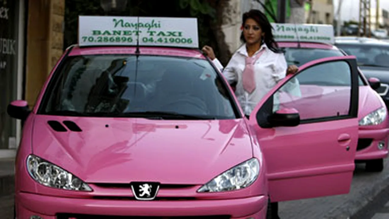 Taximetre roz destinate femeilor, în Liban