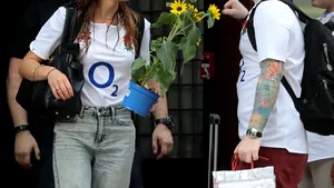 Ed Sheeran s-a logodit cu Cherry Seaborn, o prietenă din copilărie. Cum arată viitoarea soţie a celebrului artist - FOTO