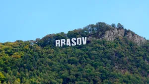 Simbolul Braşovului, din vârful Muntelui Tâmpa, a rămas în beznă