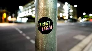 Cum îți influențează emoțiile publicitatea stradală. Explicația experților în psihologie