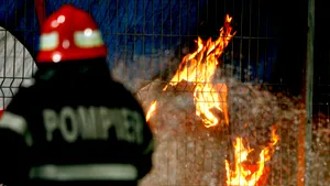 Pompierii intervin de 60 de ore pentru stingerea incendiului la un depozit din Zona Liberă Giurgiu