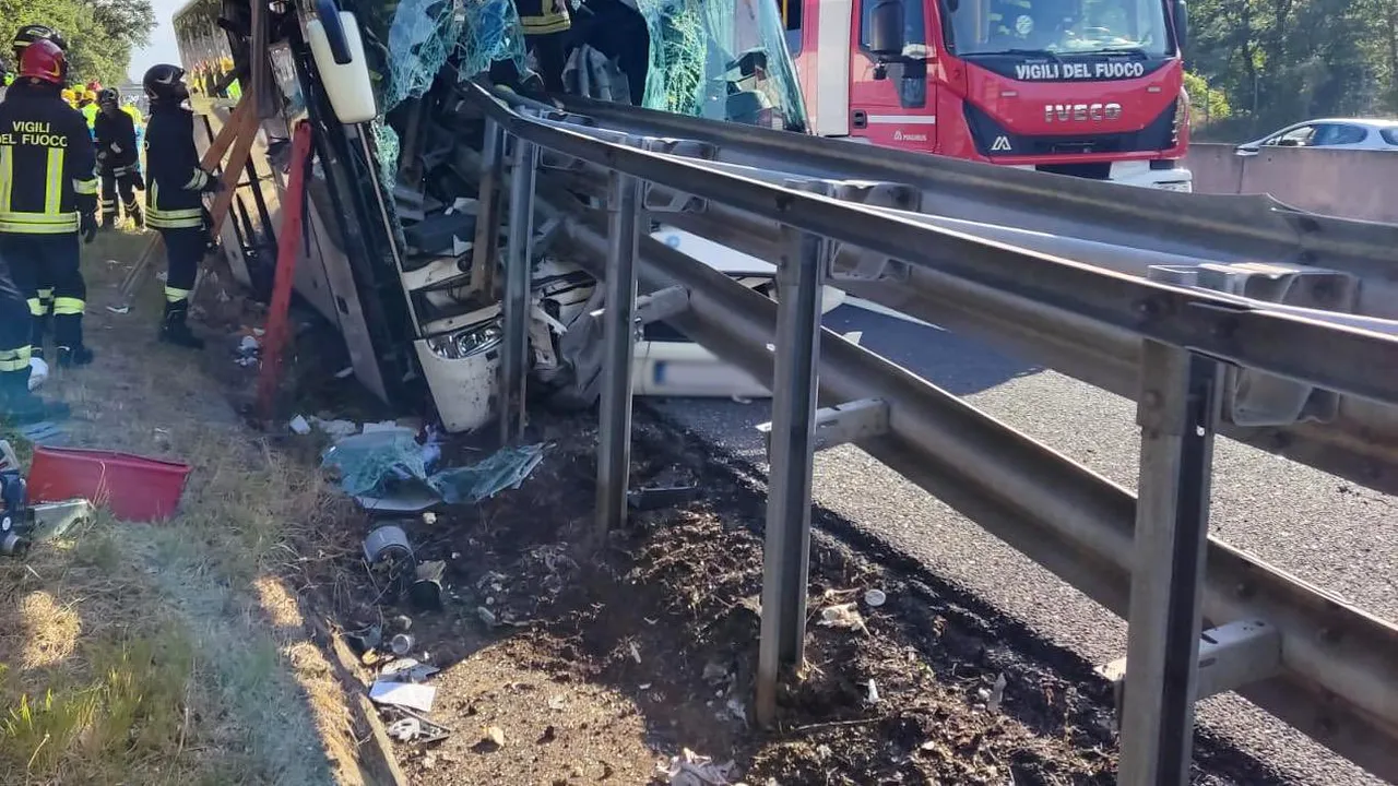 Un mort şi 25 de răniţi. Este bilanţul unui accident produs duminică pe A1, în Italia 