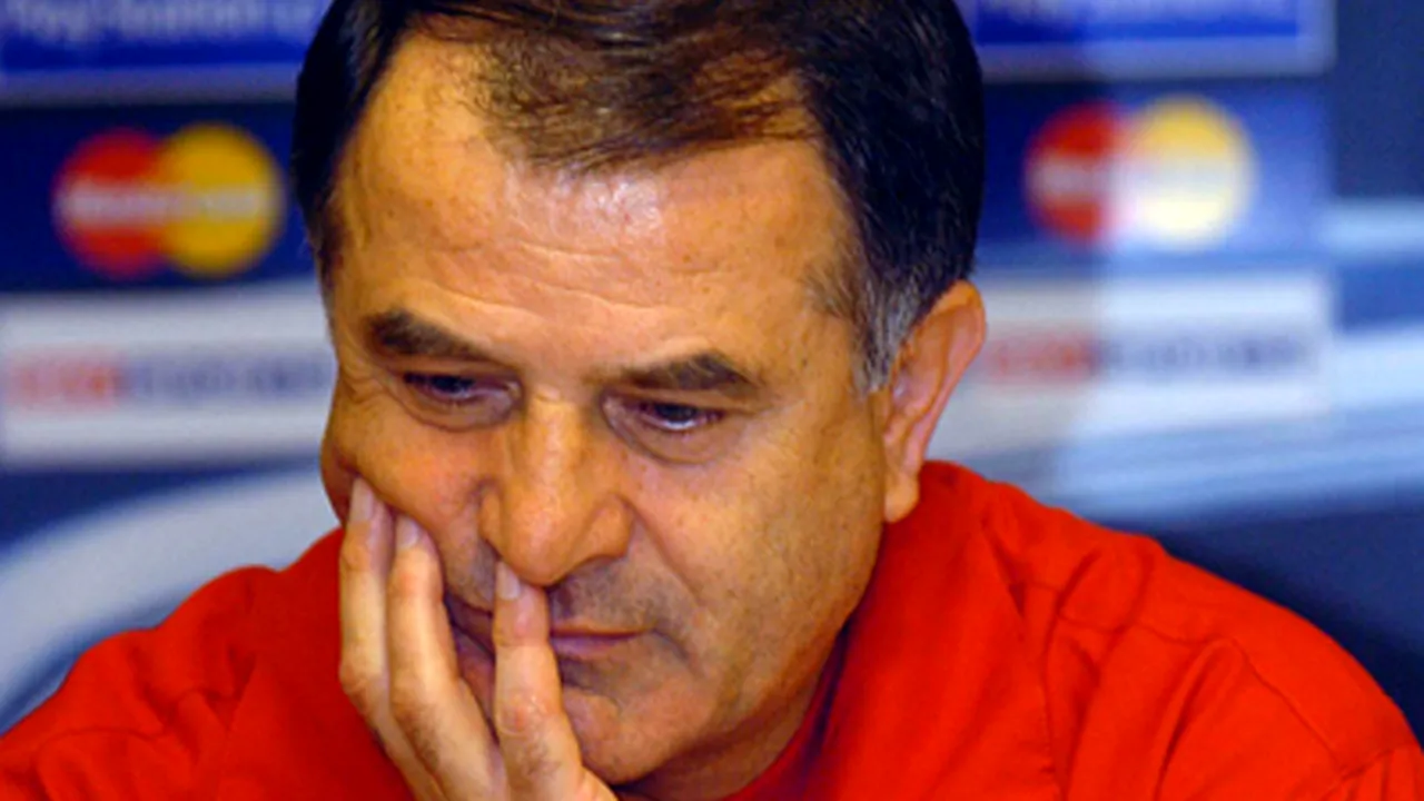 Suporterii echipei AEK Atena şi-au bătut propriul antrenor, pe Dusan Bajevici