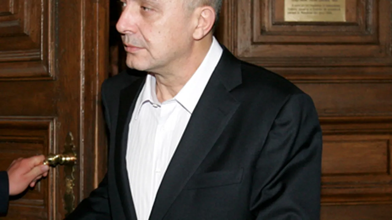 DNA a prelungit interdicţia de părăsire a ţării pentru Popoviciu