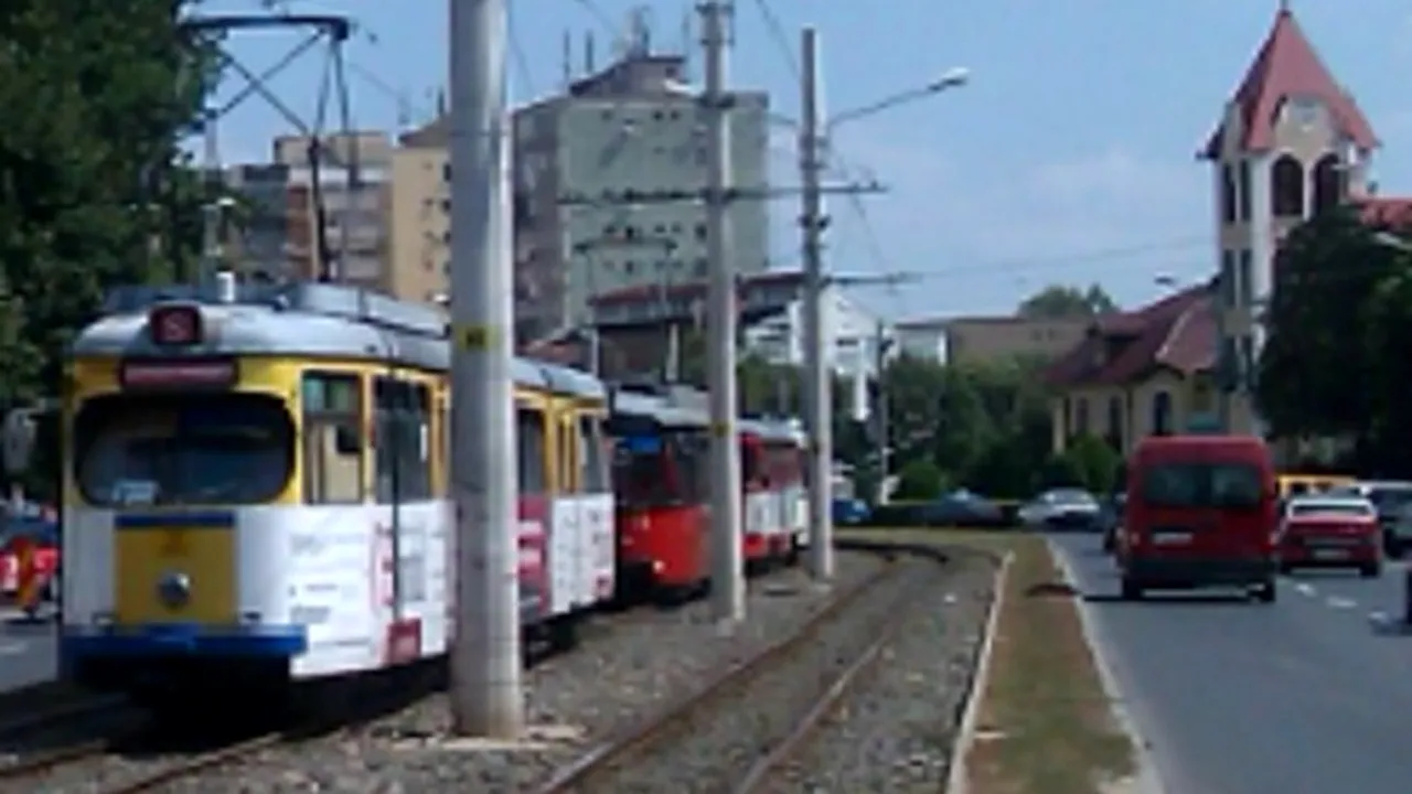 Proiect inedit în Arad: Tramvaiele şi autobuzele devin săli de lectură