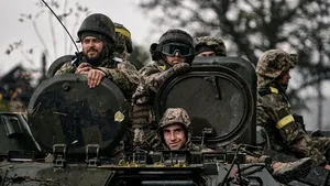 Războiul din Ucraina, ziua 367. Atacuri aeriene la Herson / Ucraina marchează un an de la începerea războiului, Zelenski promite că va asigura victoria / O instanţă populară solicită arestarea şi judecarea lui Putin