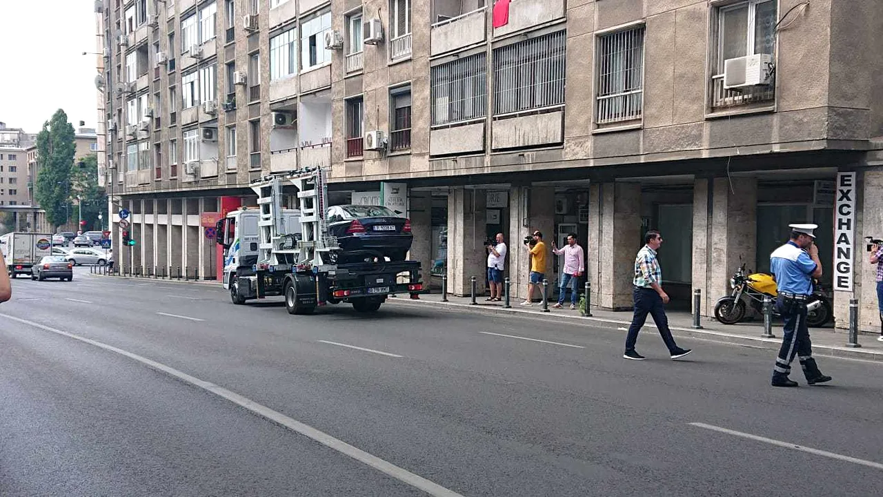 Prima zi de ridicare a maşinilor parcate neregulamentar. Şapte autoturisme ridicate în Capitală, în primele ore ale zilei/ Unde erau parcate
