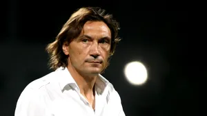 Dinamo tremură pentru sănătatea fotbaliştilor săi, după ce antrenorul Dario Bonetti a anunţat că are Covid