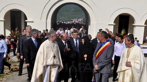 Băsescu participă la slujba de la Mănăstirea 
