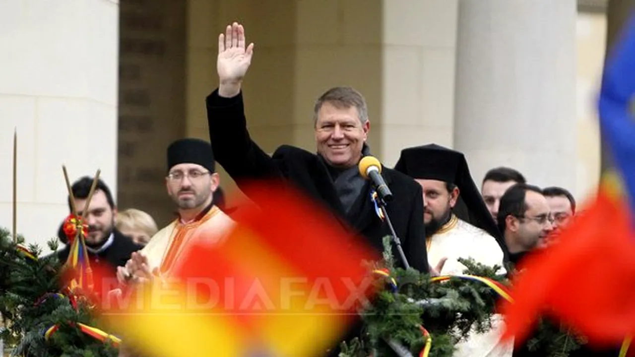 1 Decembrie la Alba Iulia: Klaus Iohannis, primit cu aplauze de participanţii la manifestări. MESAJUL preşedintelui ales de Ziua Naţională - FOTO