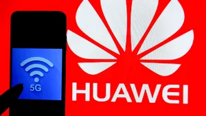 UE analizează o interdicţie obligatorie pentru statele membre de a utiliza Huawei în infrastructura 5G