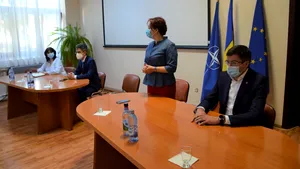 Un inspector şcolar, prezent la întâlnirea cu Monica Anisie şi Costel Alexe, a fost confirmat cu COVID-19