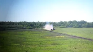 Soldaţii proruşi din Lugansk au organizat o competiţie între un tanc rusesc şi unul ucrainean - VIDEO