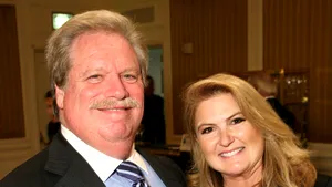 Numele lui Sorin Grindeanu şi Liviu Dragnea apar într-o anchetă din SUA care îl vizează pe un activist pro-Trump