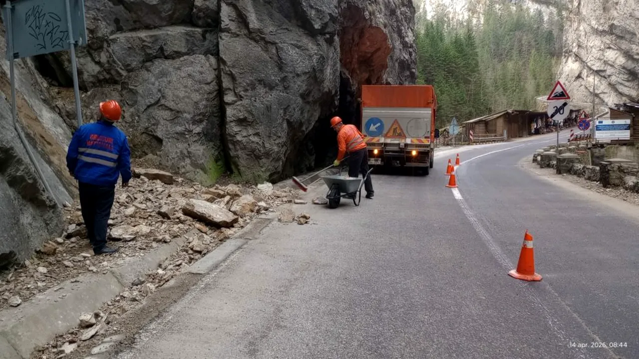 Atenționare în Cheile Bicazului: risc de căderi de pietre. Autoritățile fac apel la prudență