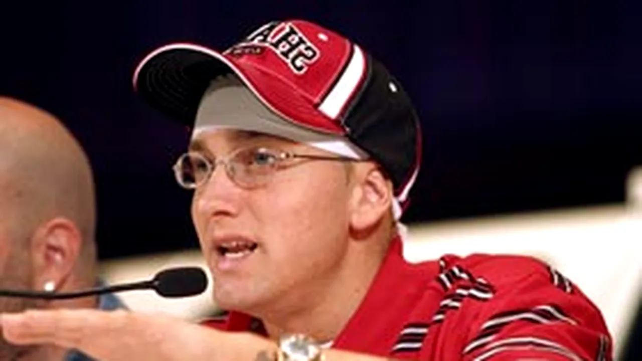 Eminem dă în judecată compania Apple
