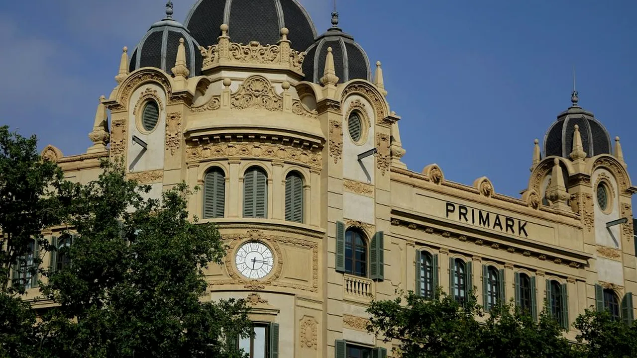 Rezultate îngrijorătoare pentru Primark: Europa continuă să tragă în jos vânzările. Retailerul britanic deschide noi unități în România în 2026